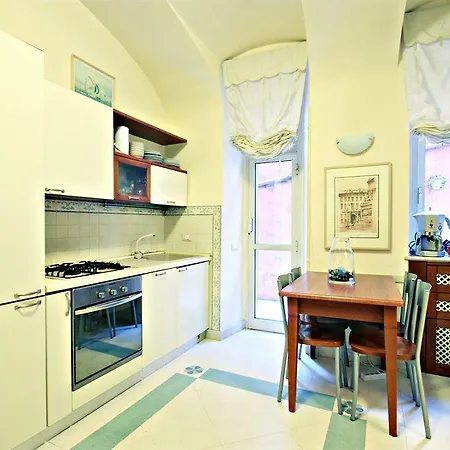Beautiful In St Peter Apartment *